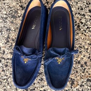 Prada suede flat loafer 40
